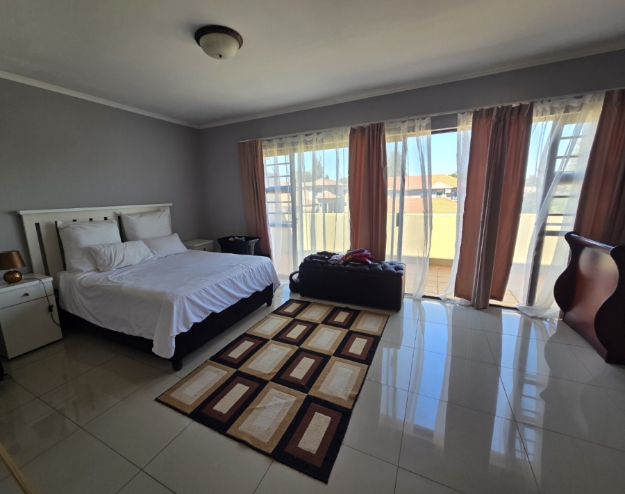 4 Bedroom Property for Sale in Langenhovenpark Free State